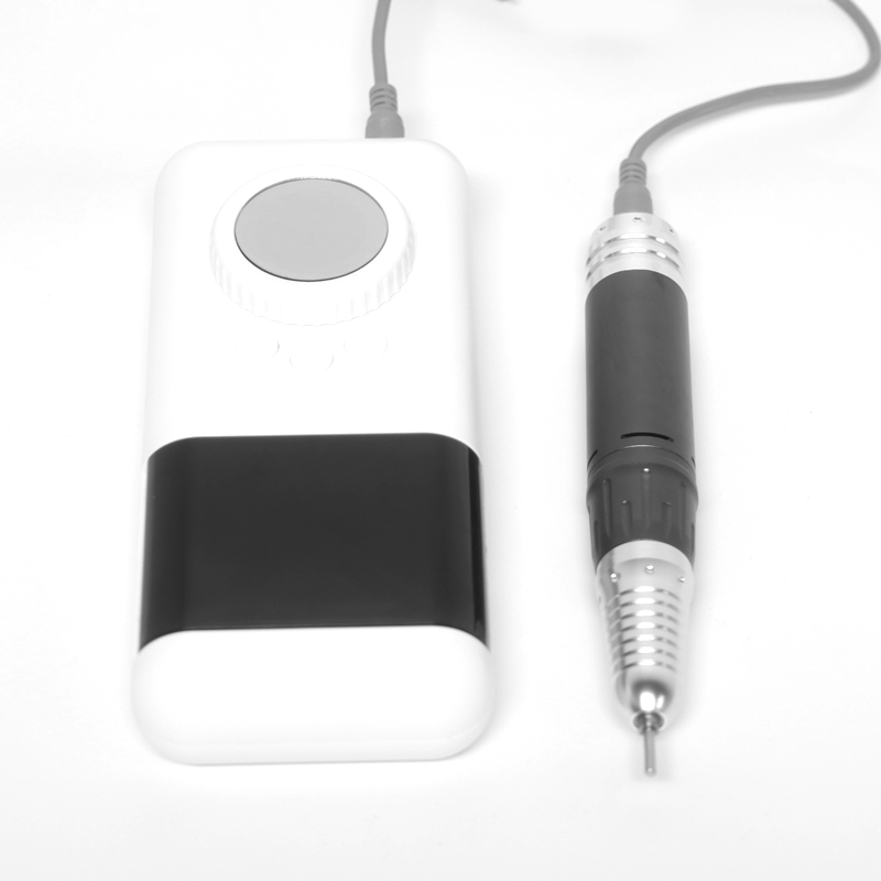 مثقاب أظافر كهربائي محمول باللون الأبيض